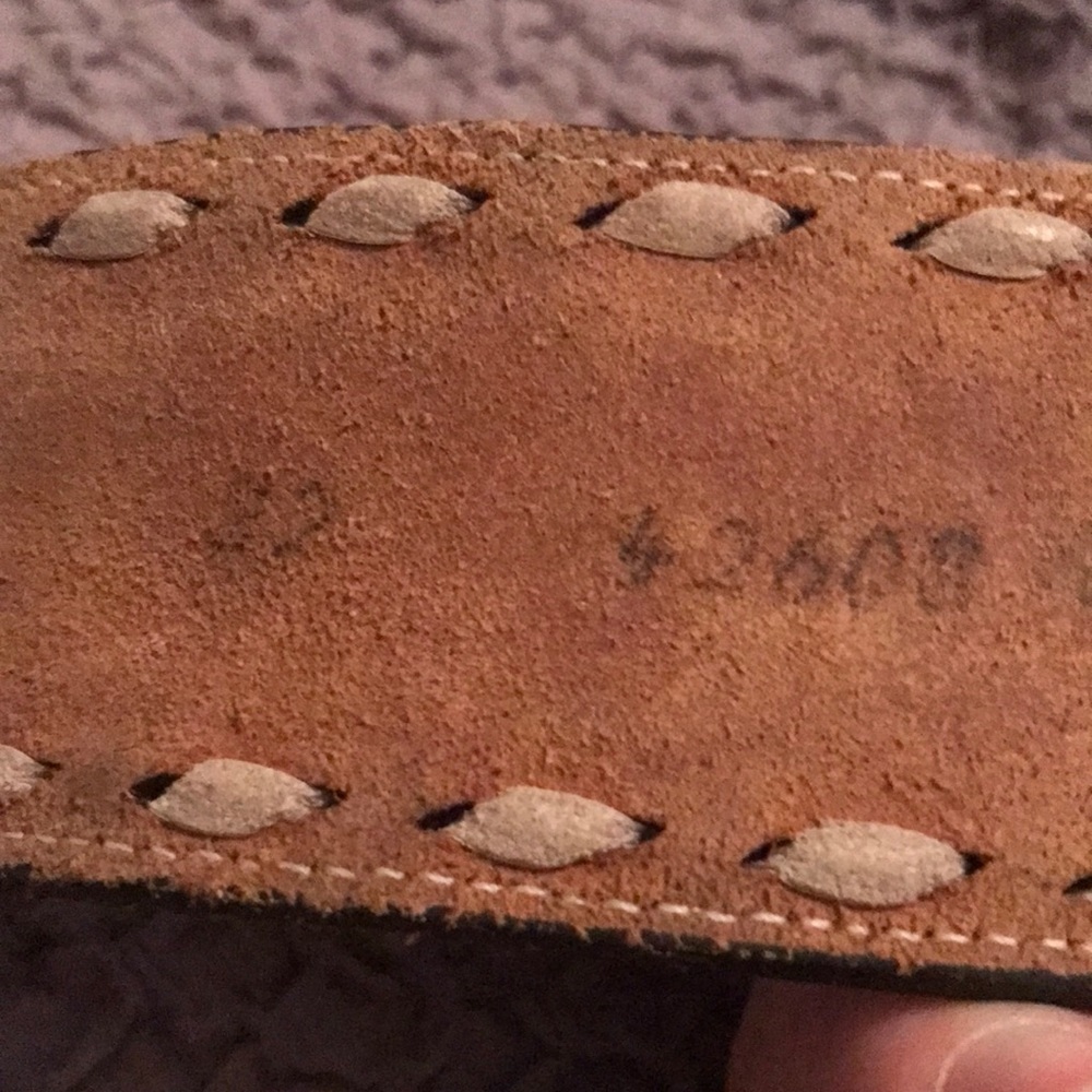Vintage custom leather and velvet belt by Tony Lama. Size 32 - Picture 6 of 10